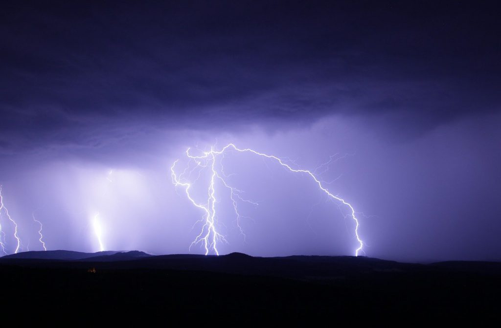 flash, thunderstorm, ore mountains-1455285.jpg